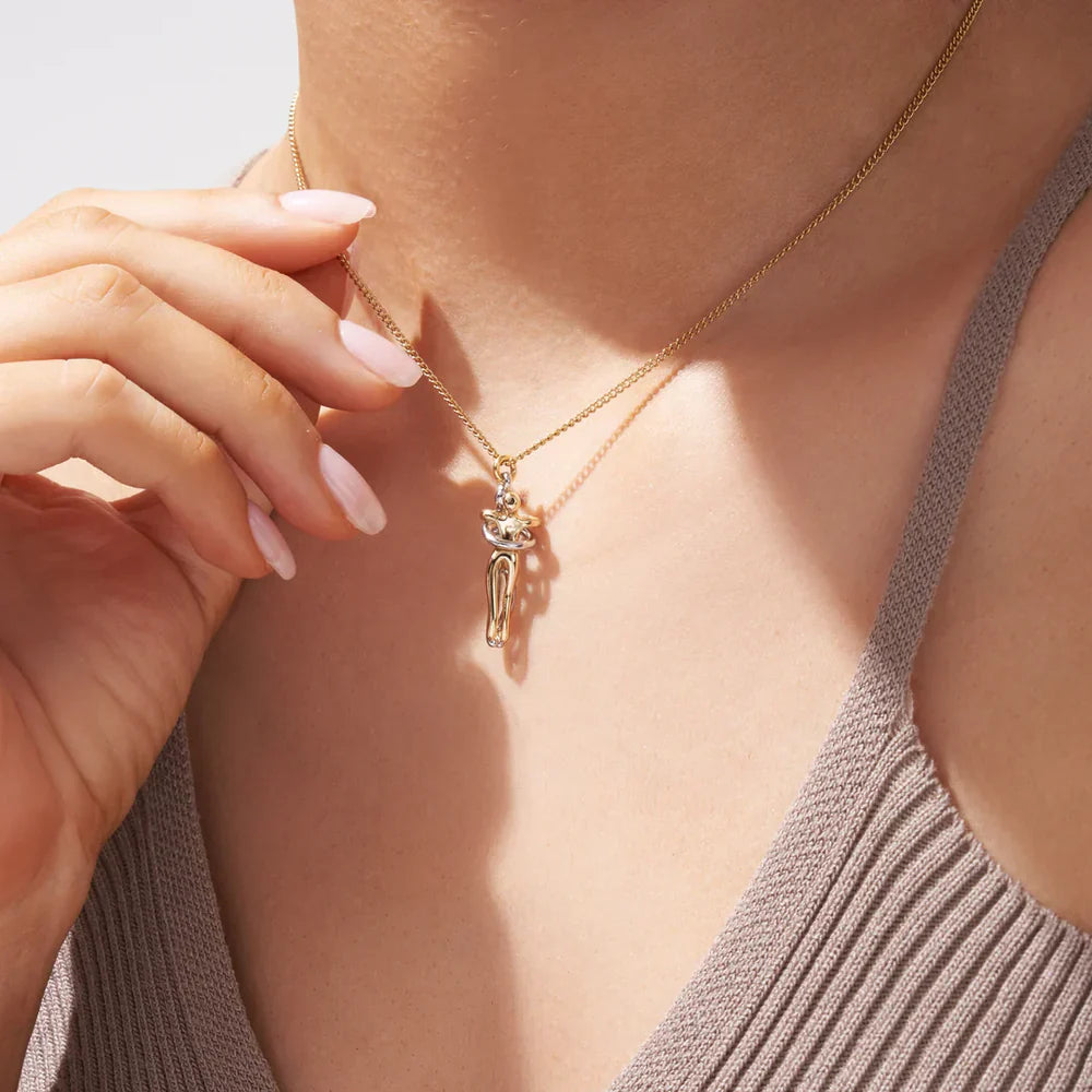 Collier Abbraccio Éternel – Le symbole d’un lien indestructible