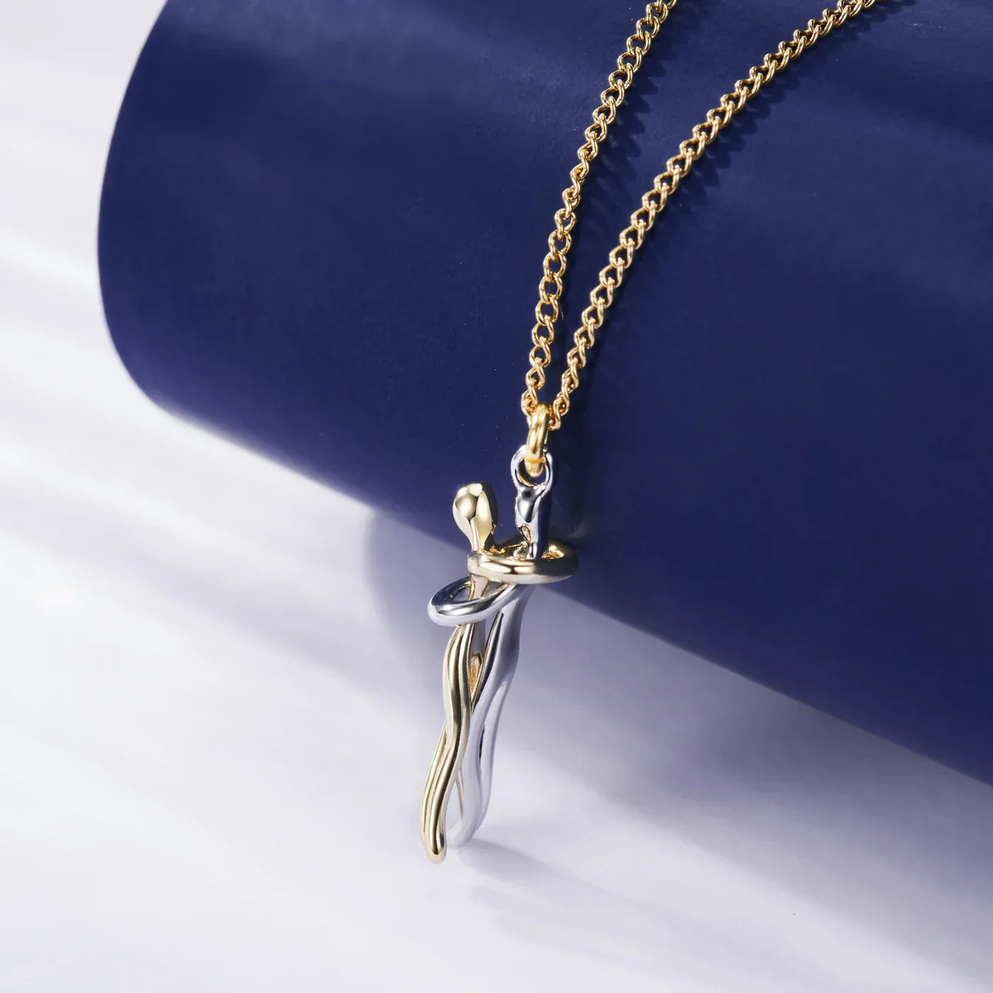 Collier Abbraccio Éternel – Le symbole d’un lien indestructible