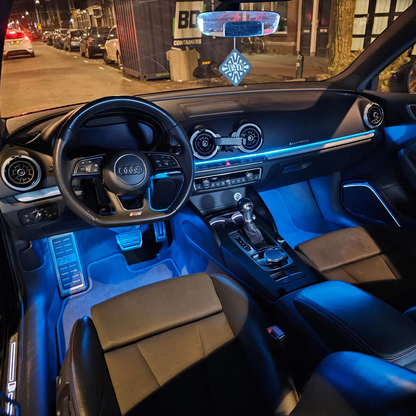 Lumières LED Sans Fil – Illuminez votre voiture avec style