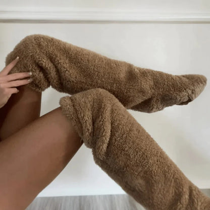 Chaussettes Douillettes CozyLeg™ – Chaleur et douceur jusqu’aux genoux