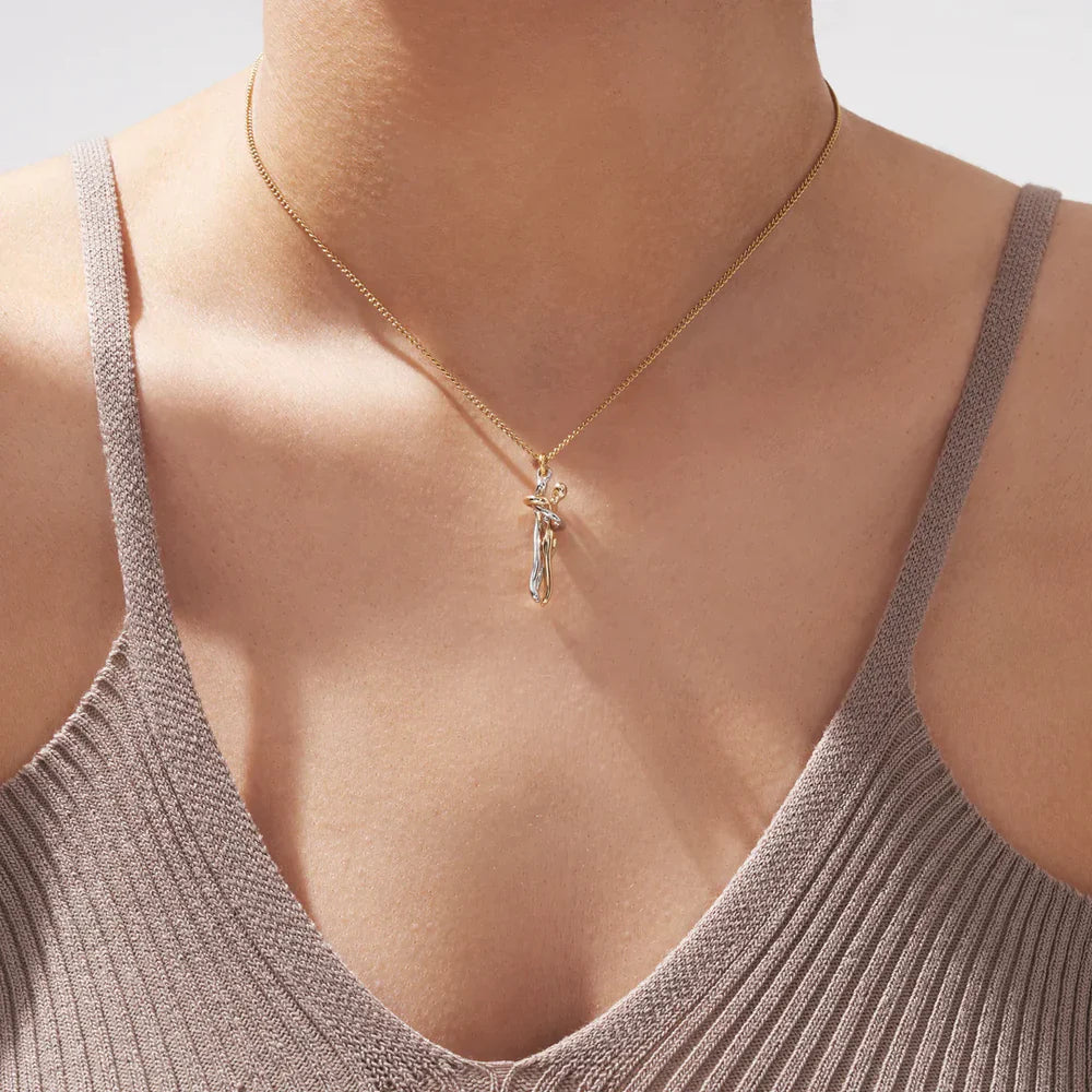 Collier Abbraccio Éternel – Le symbole d’un lien indestructible